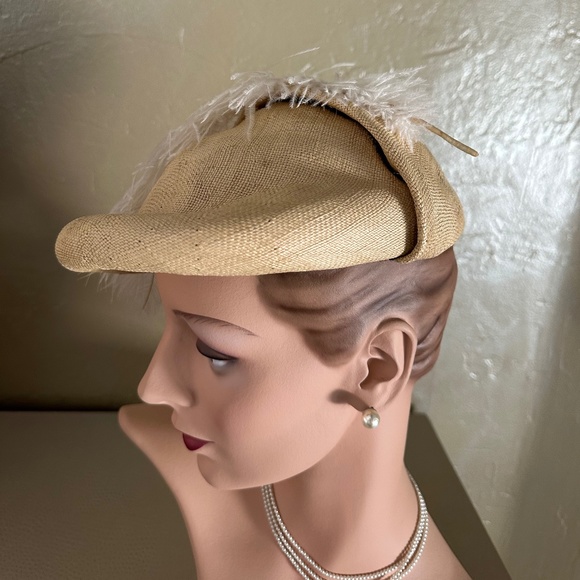DASHING DESIGNER LILLY DACHE VINTAGE NATURAL STRAW TOQUE WITH OSTRICH FEATHER main image 5